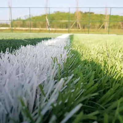 herbe artificielle de gazon du football de vert de champ d'herbe du football de 50mm