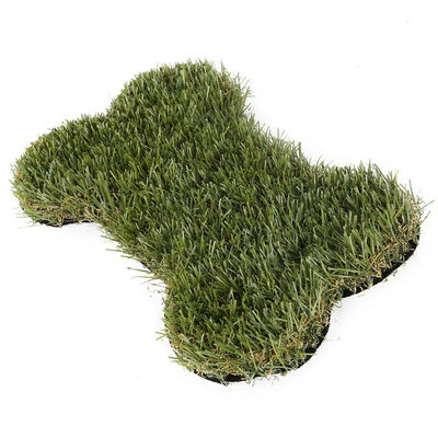 herbe artificielle d'animal familier pour aménager l'herbe en parc artificielle de preuve de chien